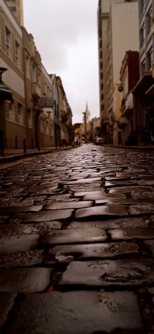 Rua São Francisco, no centro de Curitiba, onde fica a Godoy