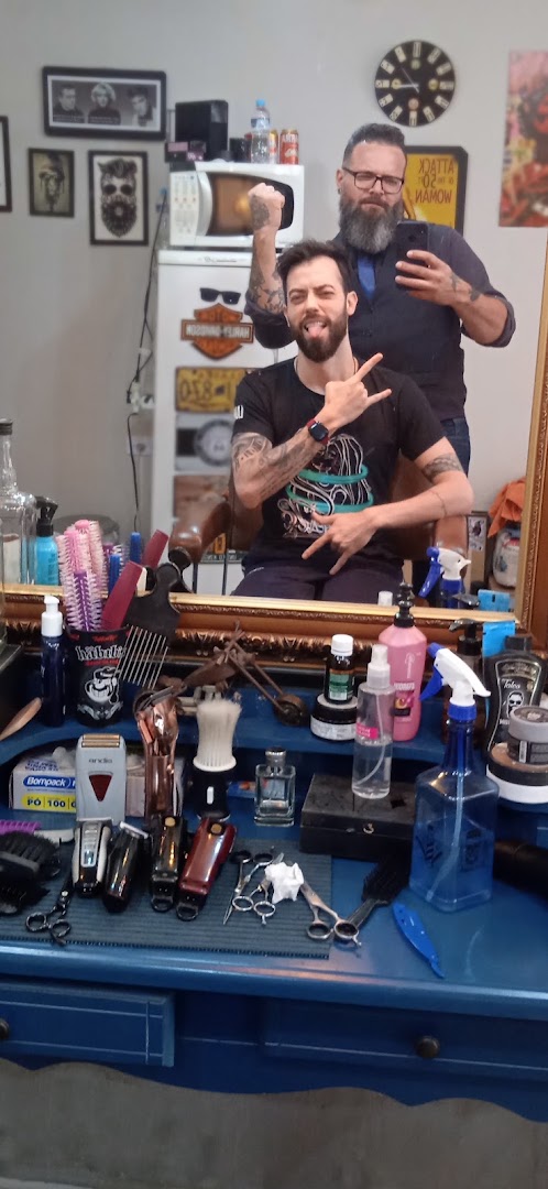 Bancada e ferramentas da Barbearia Godoy