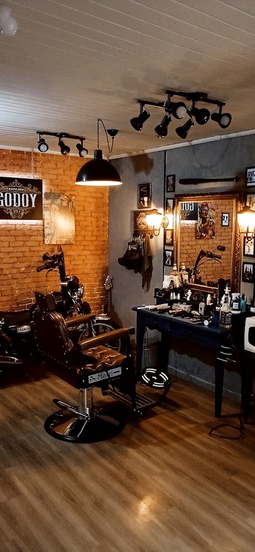 Interior da Barbearia Godoy no Centro de Curitiba